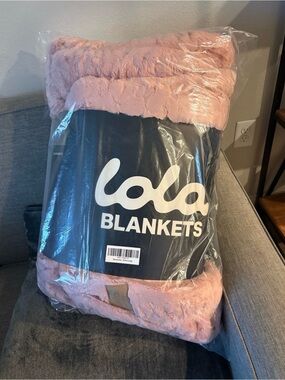 lola Plush Faux-Fur Throw - Rosewater